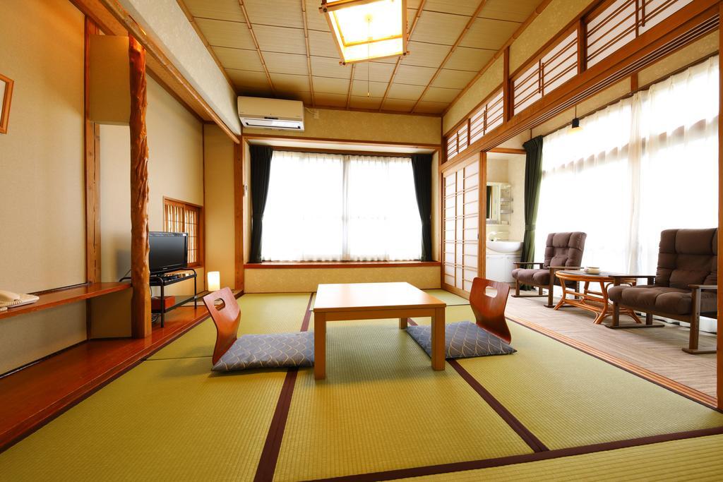 Ryokan Izumoya Yufu Extérieur photo